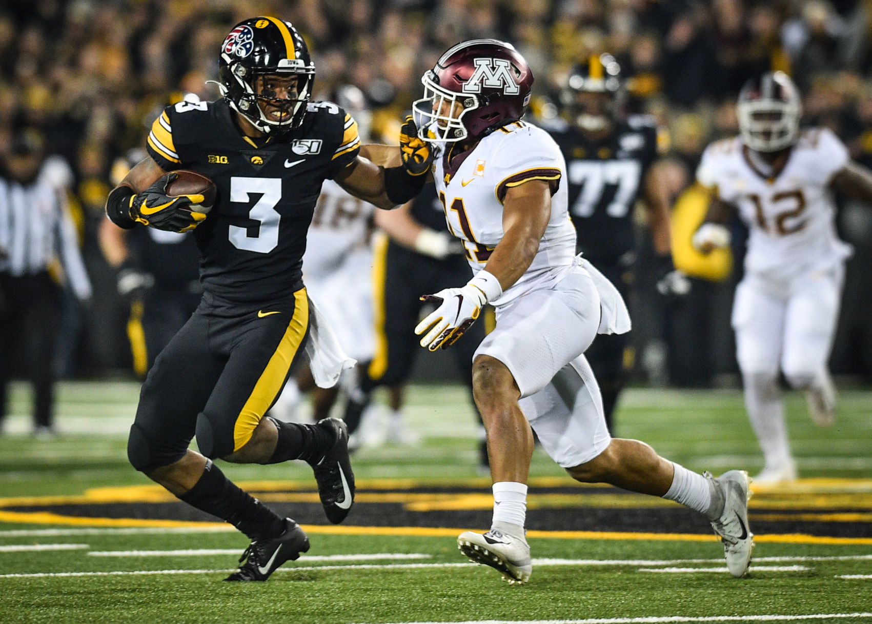 111619-qct-spt-iowa-minn-foot-149a.jpg